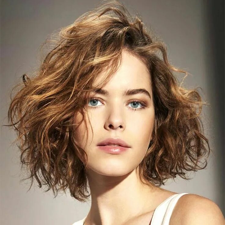 Прически на средние непослушные волосы Pin on Short hair inspo Modern bob hairstyles, Bob haircut curly, Wavy bob hairs