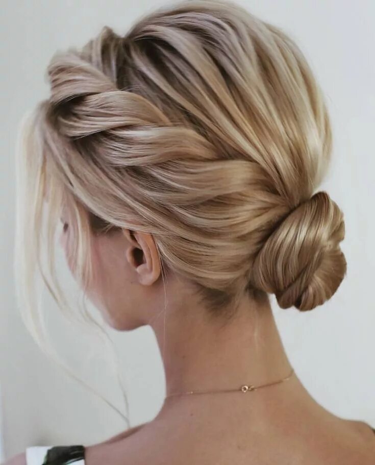 Прически на средние редкие Looking for wedding hair inspo? The twist is a fun and unique deviation Prom hai