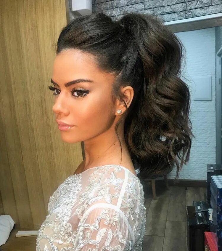 Прически на средние с хвостиком Pin on Hairstyles High ponytail hairstyles, Thick hair styles, Curled ponytail