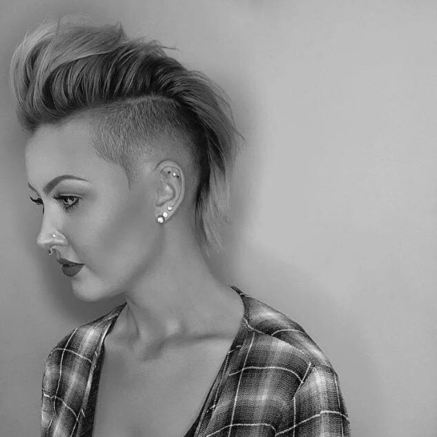 Прически на средние с выбритыми висками Flawless Faded Faux Hawk #Hair By @luiiisc Follow Him Model @jacquelynmarieh #UC