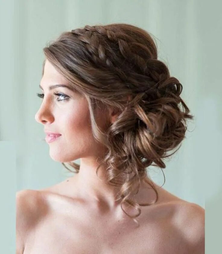 Прически на средние волосы 2024 праздничные Coque para Madrinha Wedding hairstyles medium length, Medium length hair styles,