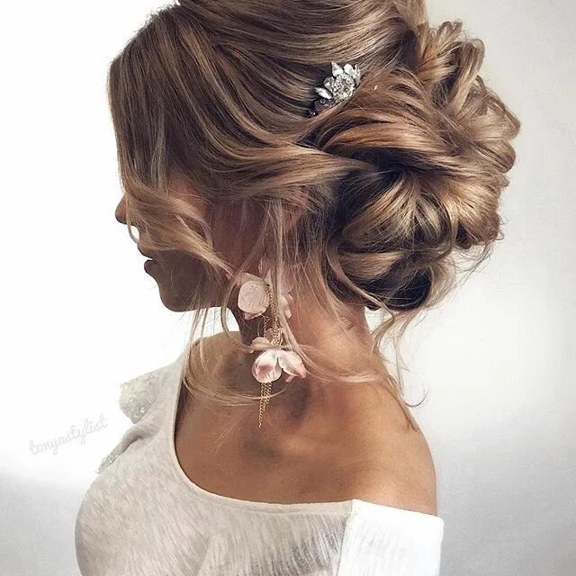 Прически на средние волосы для девушек вечерние Pinterest: Salma Haris Hairstyle, Hair inspiration, Wedding hair inspiration