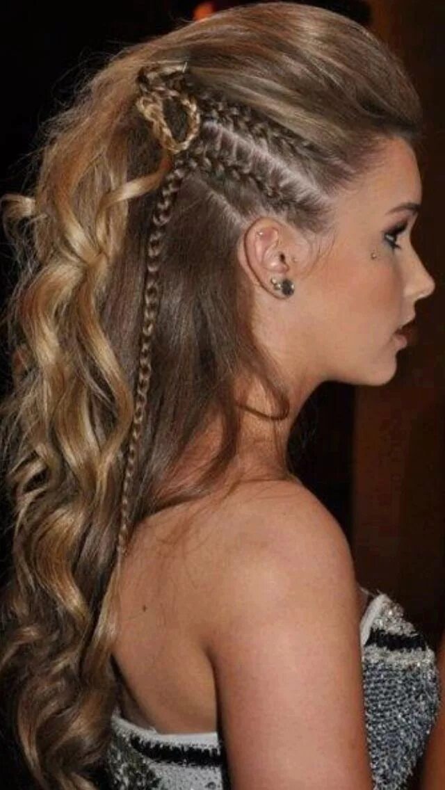 Прически на средние волосы на дискотеку Selena Gomez's Celebrity-Approved Mini Braid Hairstyles Curly hair beauty, Long 