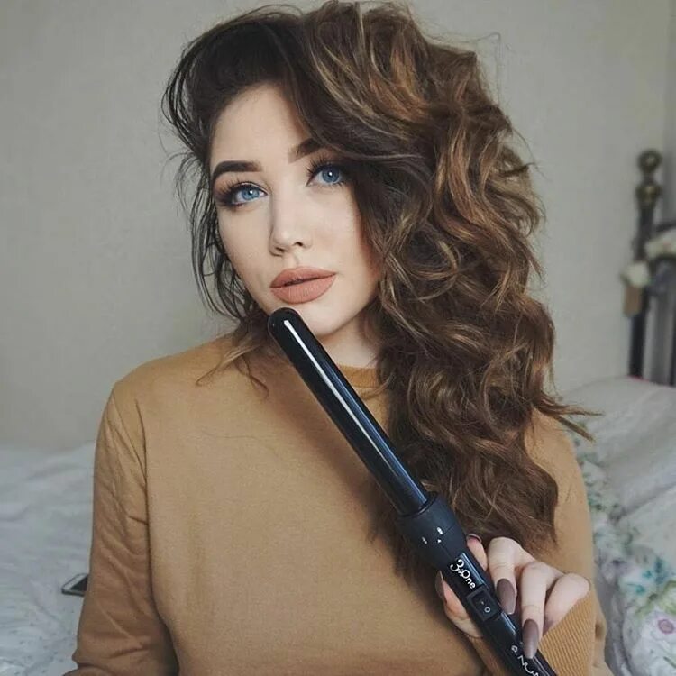 Прически на средние волосы на плойку NuMe Style on Instagram: "Hairspiration of the day !!! @ohmygeeee 's big, bouncy