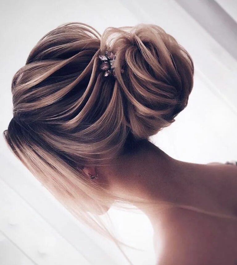 Прически на средние волосы нижний пучок Chignon mariage invitée I 63 idées coiffures mariée Long hair styles, Elegant we