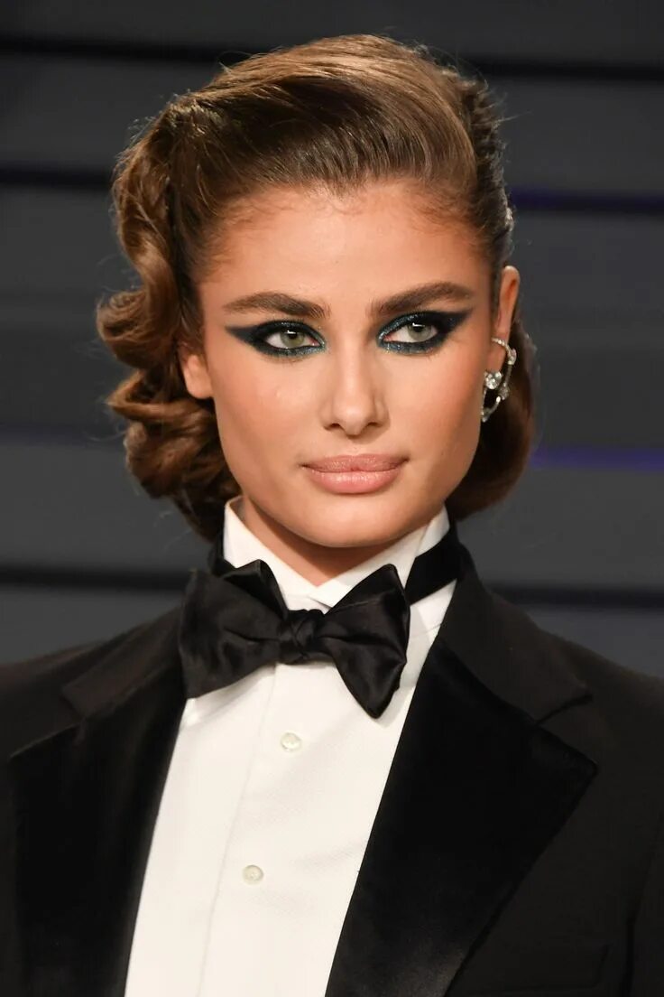 Прически на средние волосы под костюм See the Most Gorgeous Hair And Makeup Looks From the 2019 Oscars Red carpet make