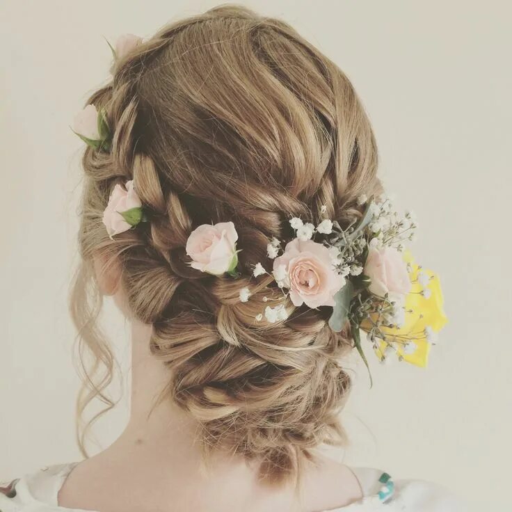 Прически на средние волосы с цветами Related image BEAUTYNESS Bohemian hairstyles, Wedding updo, Bohemian wedding hai