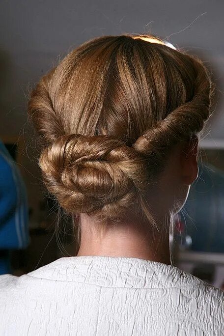 Прически на средние волосы жгутиками Unique-Hairstyles.com Acconciature lavoro, Capelli per forma del viso, Tendenze 