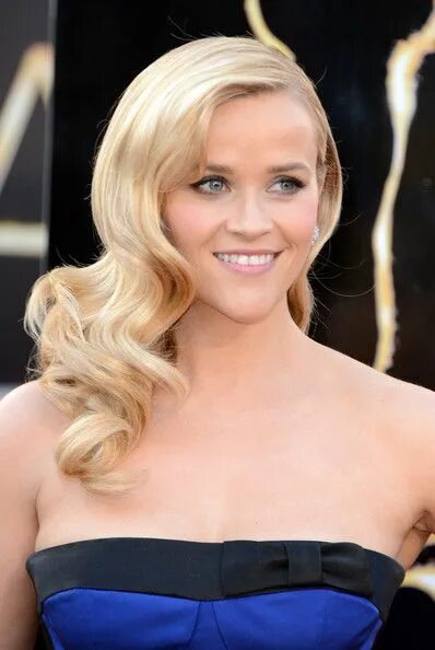 Прически на средние жидкие волосы Reese Witherspoon Photostream Oscar hairstyles, Celebrity hair trends, Big wavy 