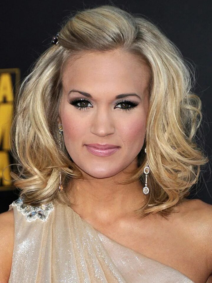 Прически на среднюю длину фото Love it Medium hair styles, Carrie underwood hair, Light blonde hair