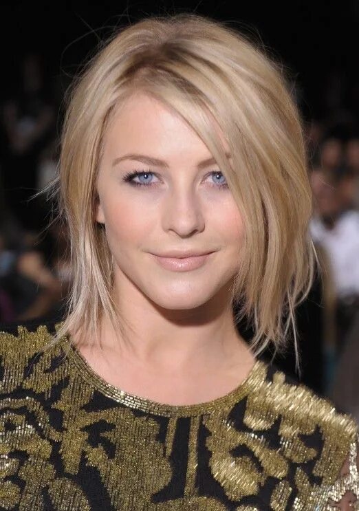 Прически на тонкие редкие средней длины Julianne Hough Shoulder Length Bob Haircut for Straight Hair - PoP Haircuts Hair