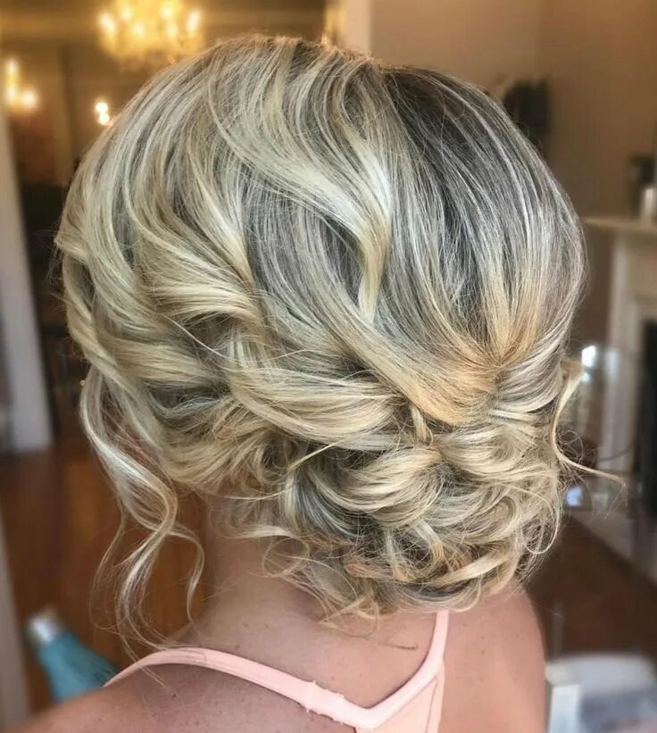 Прически на торжество средняя длина Low Curly Blonde Updo Medium length hair styles, Hair lengths, Short wedding hai