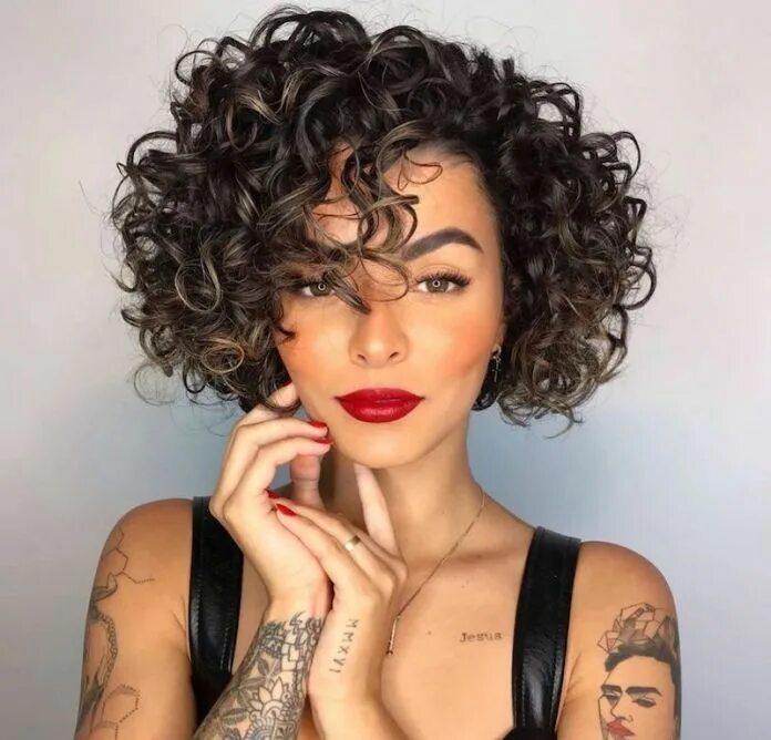 Прически на волнистые волосы 2024 Tagli capelli 2021: le idee di tendenza per un hairstyle cool Curly hair photos,