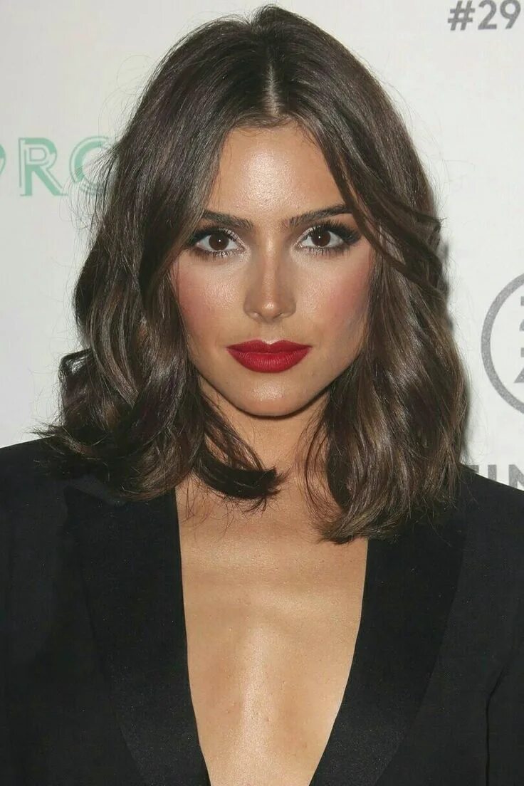 Прически на волосы чуть длиннее плеч Pin by N P on red lipstick Short hair makeup, Lob hairstyle, Hair lengths