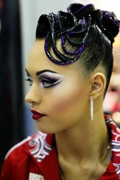 Прически на выступление #Ballroom #Hair #Latin #Dancesport #crystals #make-up Dance hairstyles, Competit