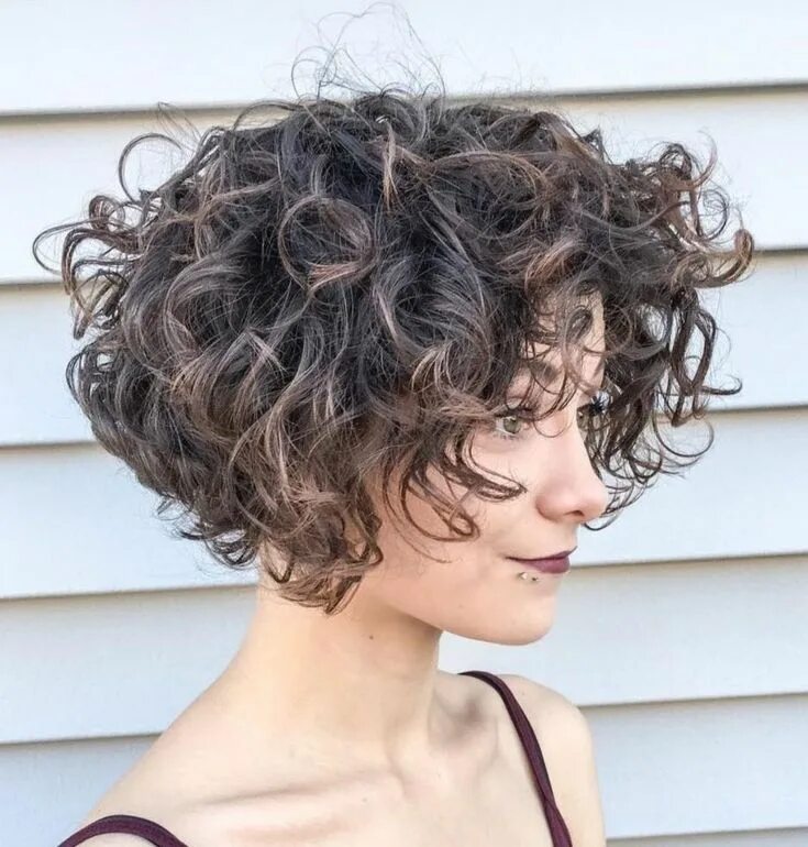 Прически на вьющиеся каре 60 Most Delightful Short Wavy Hairstyles for 2024 Короткие волнистые, Короткие к