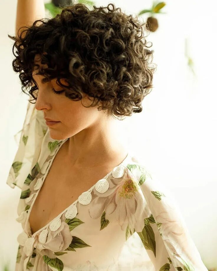 Прически на вьющиеся каре Marcus Steinmeyer on Instagram: "Julia Konrad" Curly hair inspiration, Curly hai