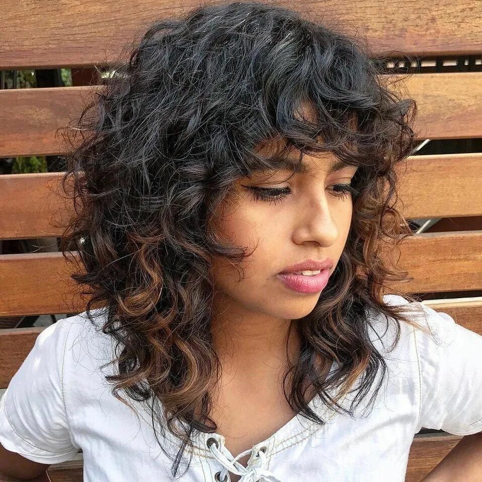 Прически на вьющиеся волосы 70 Best Variations of a Medium Shag Haircut for 2024 Medium curly hair styles, C