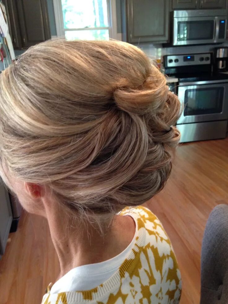 Прически на юбилей 50 лет Mother of the Bride updo Mother of the bride hair, Mother of the groom hairstyle