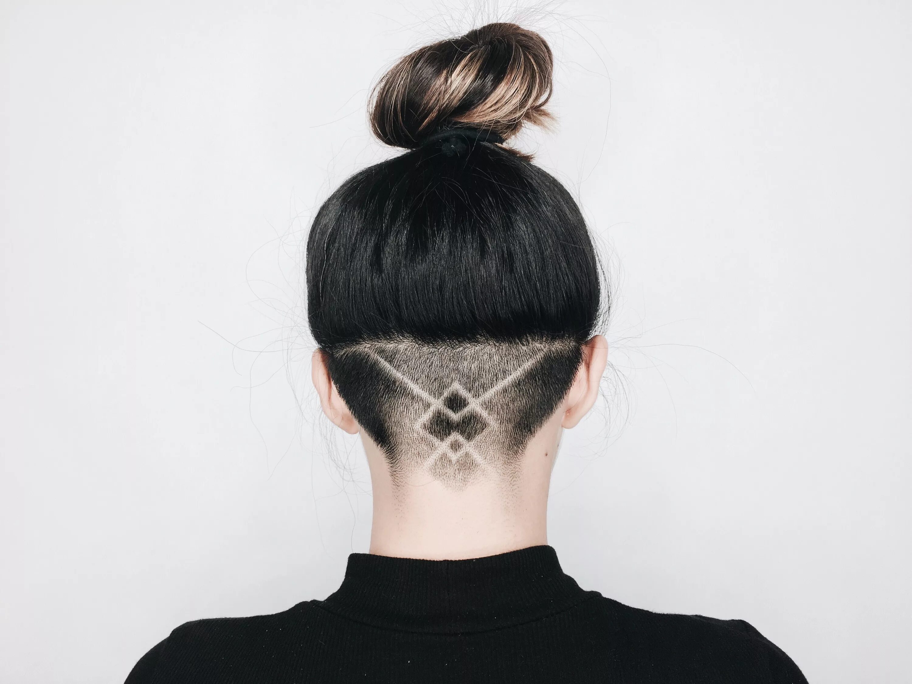 Прически на затылке фото Downward overlapping triangles Undercut hairstyles, Hair tattoo designs, Hair ta