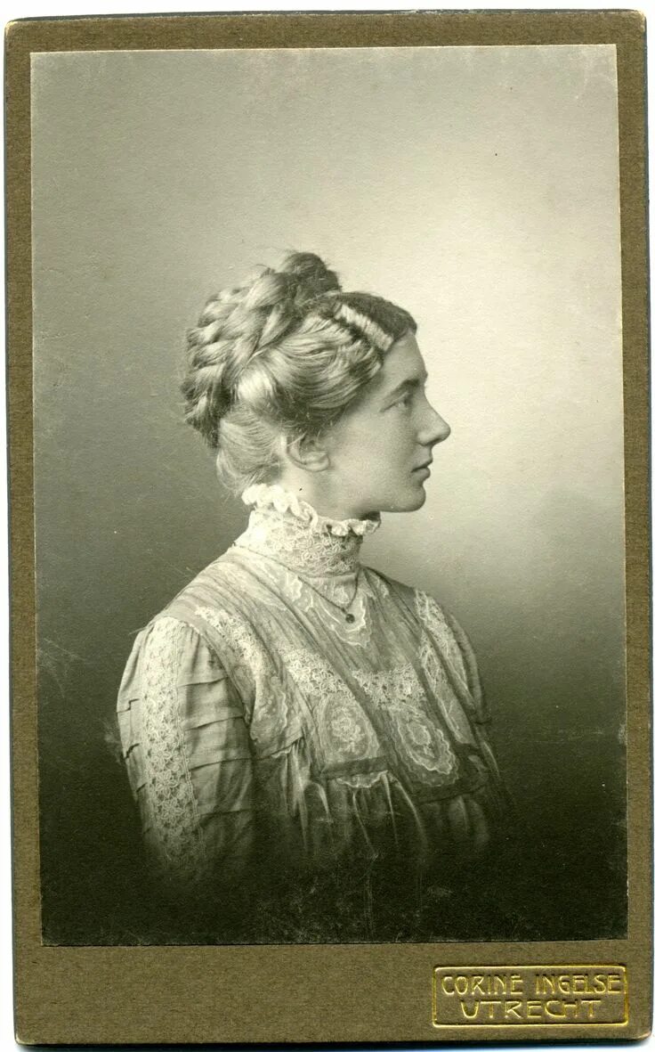 Прически начала Alle Größen CDV Portrait of a young woman - Netherlands - c.1910 Flickr - Fotosh