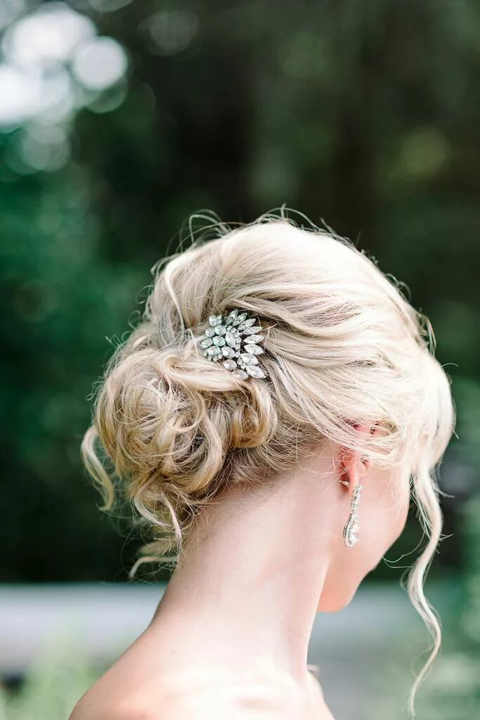 Прически наверх фото Coiffure De Mariage : Photo: Michelle Lange Photography Wedding hair inspiration