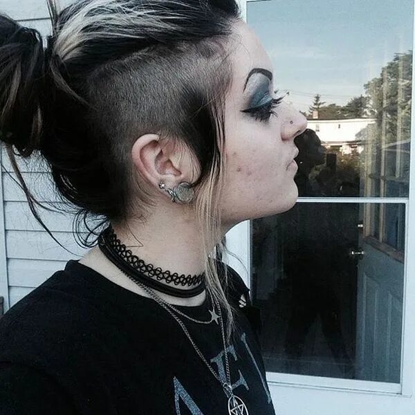 Прически нефоров женские Deathhawk Goth hair, Gothic hairstyles, Punk hair