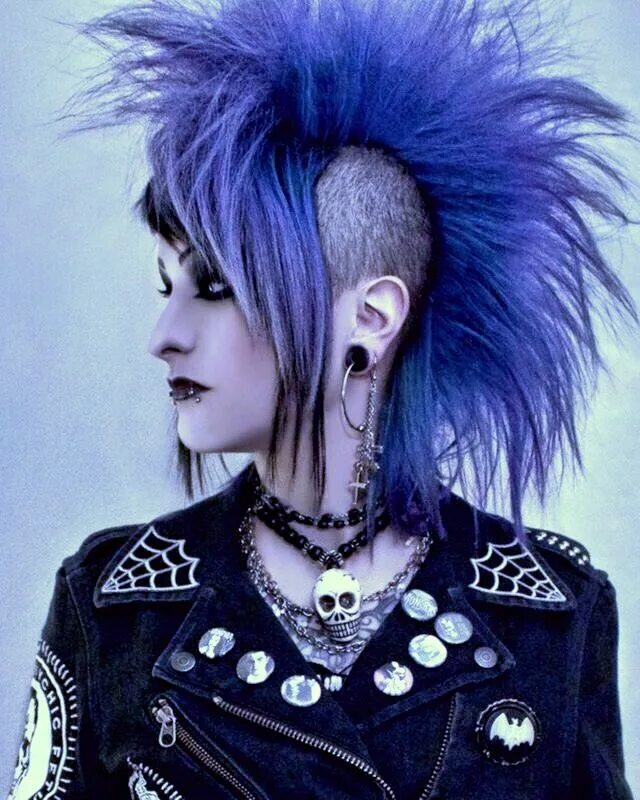 Прически нефоров женские YET THE BLOODBELLS CHIME Punk hair, Deathhawk, Hair styles