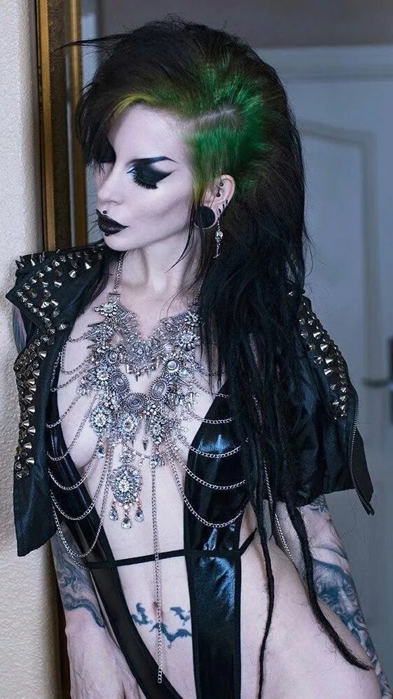 Прически нефоров женские Pin by Андрей Синькевич on Готический мир Gothic outfits, Gothic fashion, Goth b