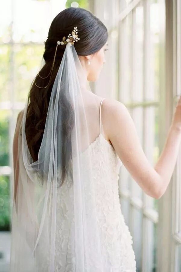 Прически невеста с длинной фатой 21 Wedding Veils That Are Pure Fash-Un #purewow #fashion #trends #wedding Boho w