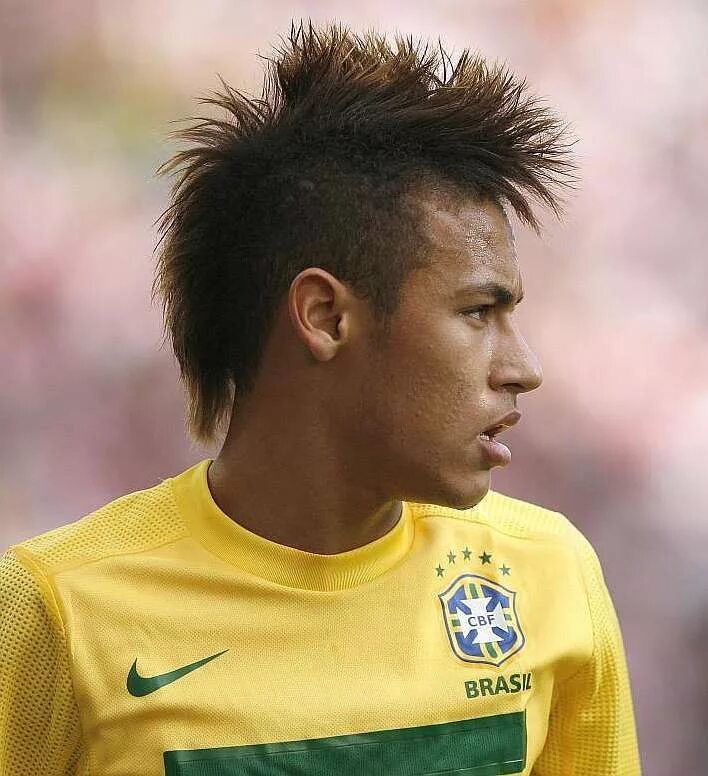 Прически неймара фото Straightened mohawk, short curly sides kept low Hairstyle neymar, Neymar new hai