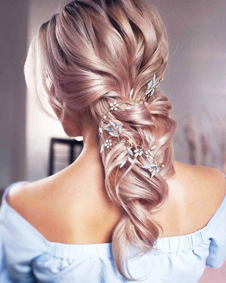 Прически новинки 2024 19 Gorgeous Hairstyles For Graduation Pictures 2020 Cute wedding hairstyles, Wed