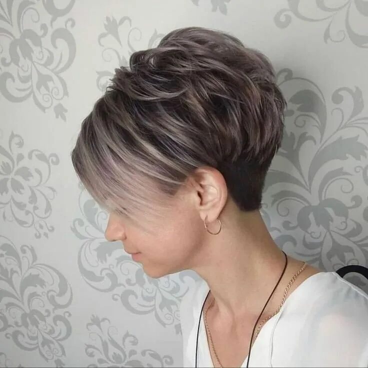 Прически осень 2024 на короткие волосы trending shorts hairstyles Short hair styles pixie, Pixie hairstyles, Short hair