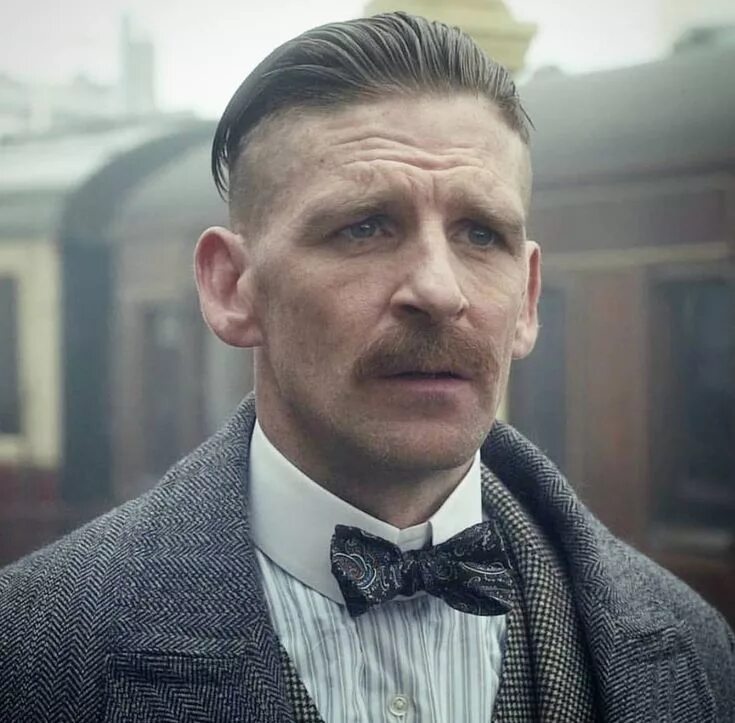 Прически острых козырьков мужские Peaky Blinders Haircut: Get the Arthur Shelby Look