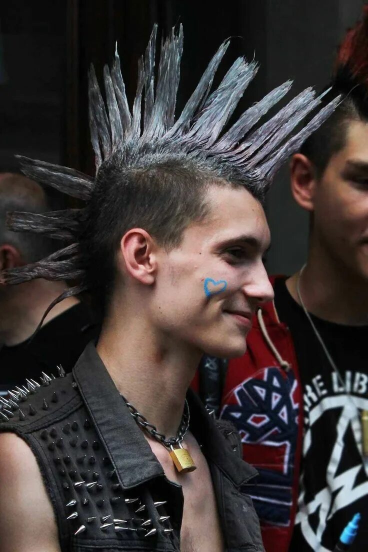 Прически панков фото Liberty Spikes Hairstyles To Evoke Your Inner Punk Punk mohawk, Liberty spikes, 