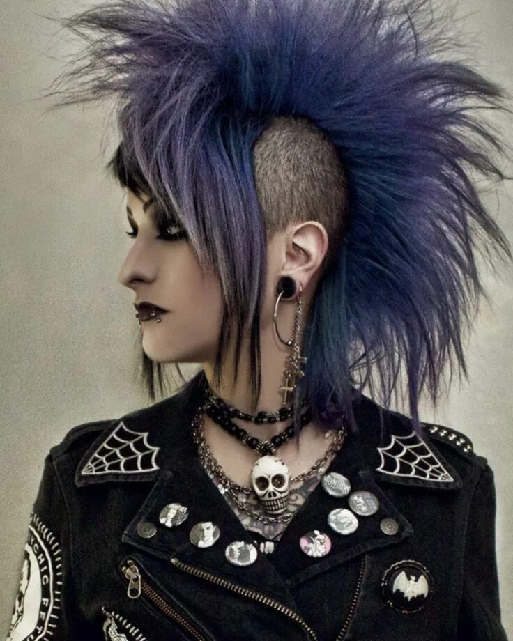 Прически панков женские Pin by taffy davenport on Dark Fashion Punk hair, Hair styles, Deathhawk