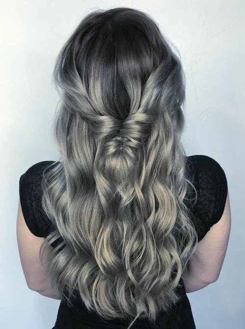 Прически пепельные волосы 20 Shades of the Gray Hair Trend Haare silber färben, Graue haare, Frisuren