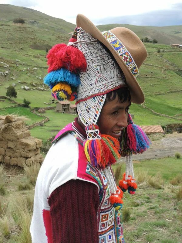 File:Indigenous Woman from Peru.png - Wikipedia