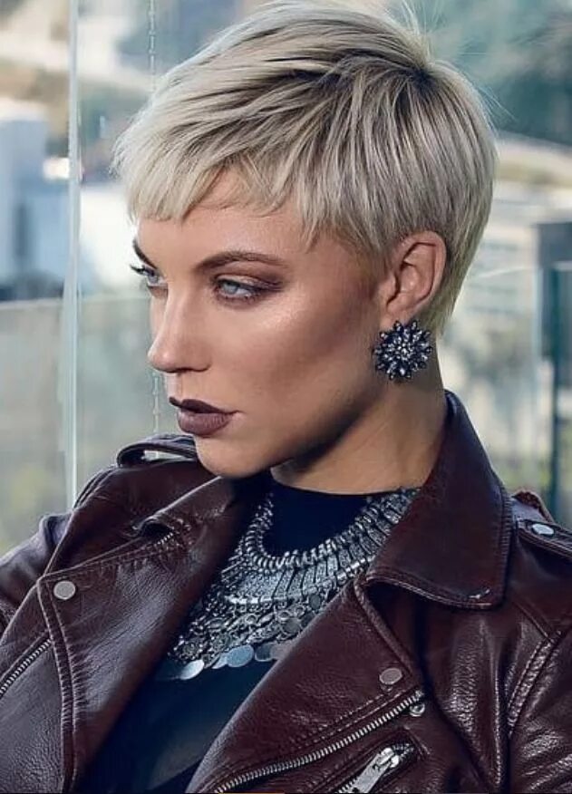 Прически пикси короткие челки 30 Chic Short Pixie Haircuts Ideas For Woman 2019 Super short hair, Short hair c