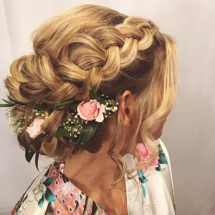 Прически пинтерест It was so fun creating this updo with woven flowers for Holly yesterday! Congrat