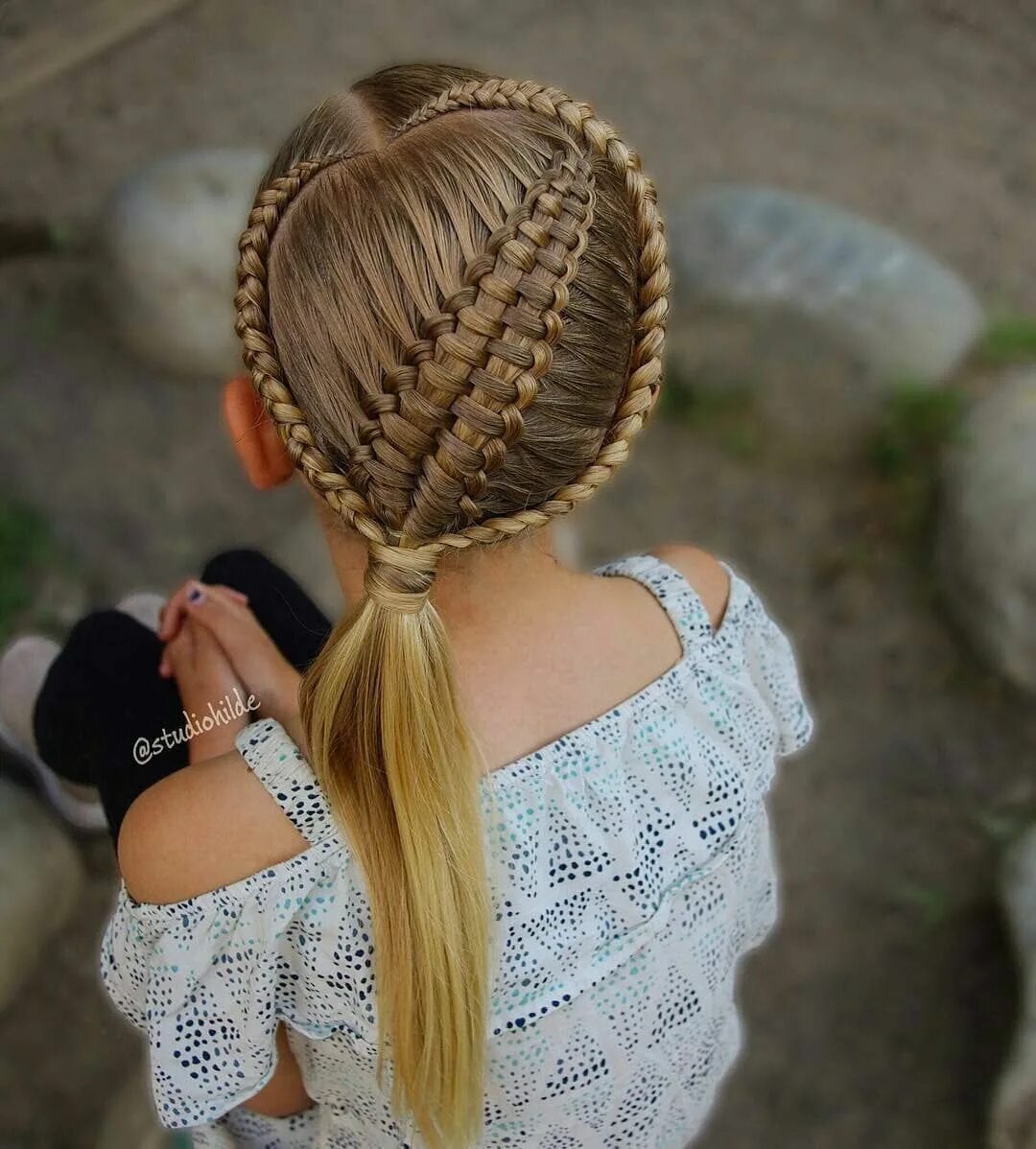 Прически плетения для девочки Pin by Cyntia Florindo on Penteados Girl hair dos, Braided hairstyles, Curly hai