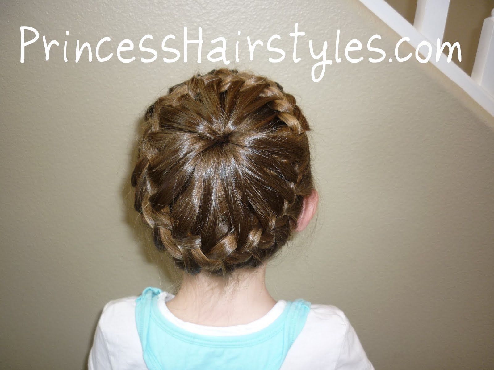 Прически по кругу для девочек interesting french braids - Google Search French hair, Braided bun hairstyles, P