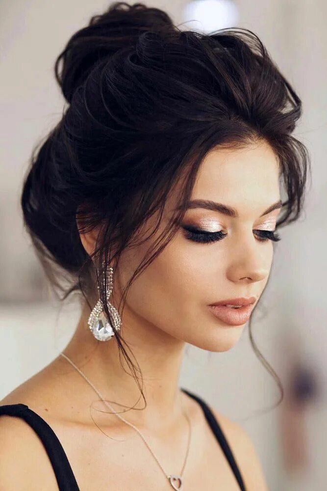 Прически под длинные волосы Wedding Makeup Looks: 65+ Ideas For Brides 2024 Guide Prom hair bun, Long hair s