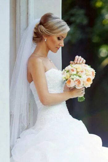 Прически под фату на длинные frisuren-de.top Veil hairstyles, Wedding hairstyles with veil, Bridal hair updo