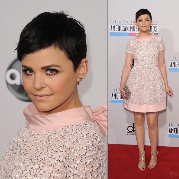 Прически под короткую стрижку GINNIFER GOODWIN, American Music Awards 2012, wearing OSCAR DE LA RENTA RESORT 2