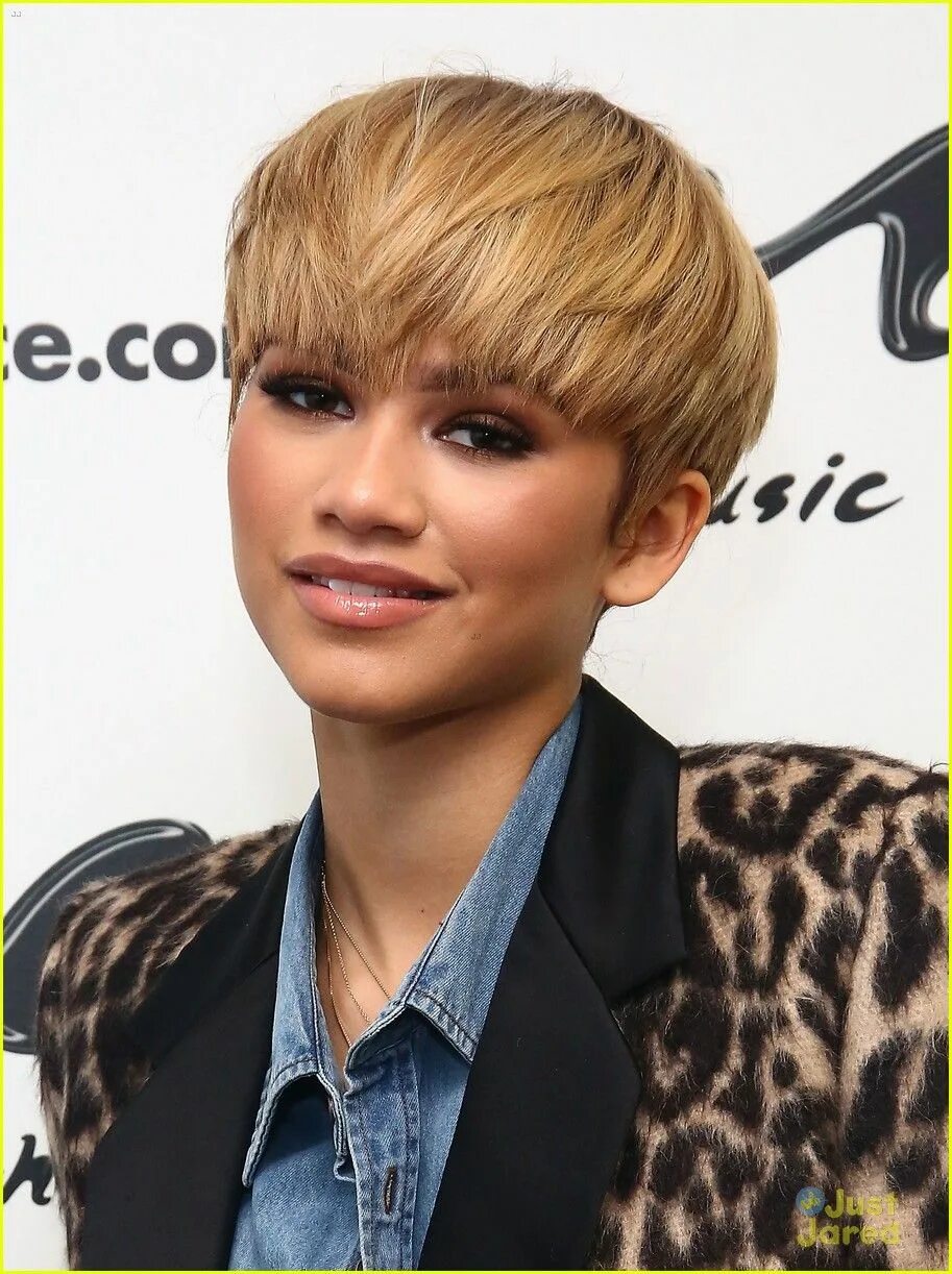 Прически под короткую стрижку Pin by Wilbur Sims on satchmo Zendaya hair, Short hair styles, Short hair cuts