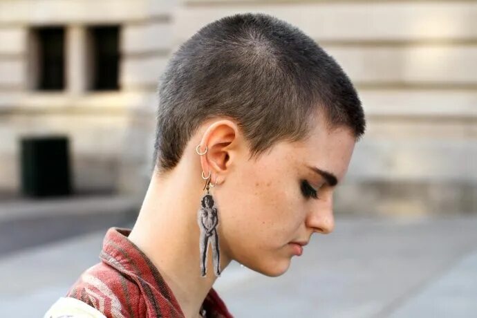 Прически под машинку женские Vogue Daily - Short hair styles, Buzzed hair, Super short hair