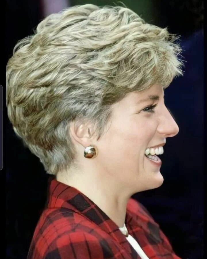 Прически принцессы дианы фото Princess Diana Fans México on Instagram: "#Diana #dianadegales #dianaforever #di