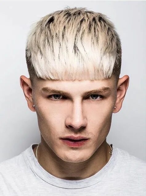 Прически с челкой на лбу мужские Pin on Hair Short hair with bangs, Hairstyles with bangs, Haircuts for men