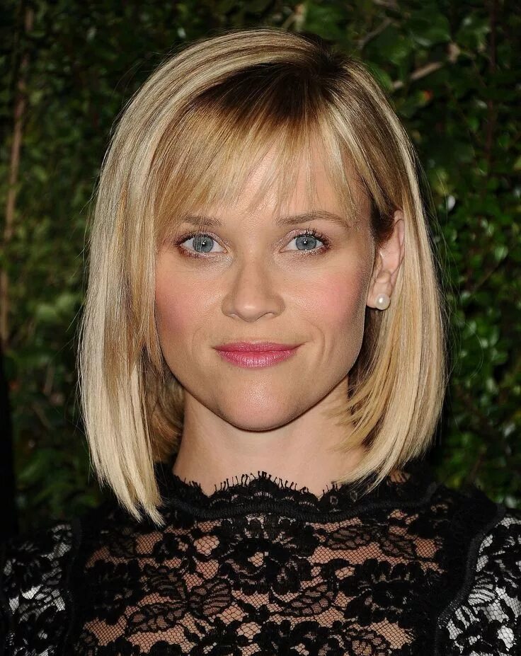 Прически с челкой на средние тонкие reese witherspoon hair - Google Search Wavy bob hairstyles, Bob hairstyles, Rees